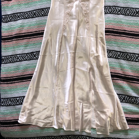 Vintage LONG Ivory Nightgown - Picture 15 of 15